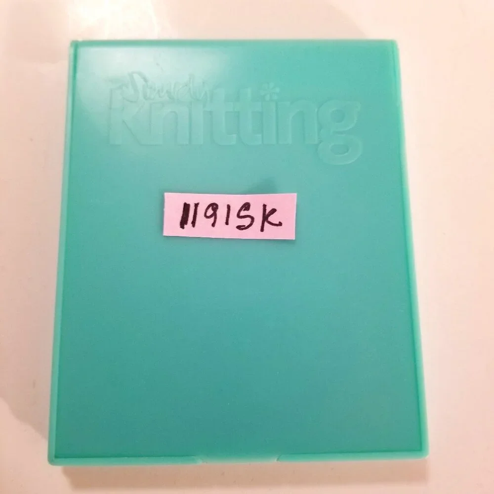 Rare Collectible Simply Knitting Logo Embossed Mint Green Magnetic Needle Case!